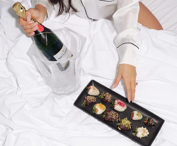 The Ville Resort-Casino Gimme Me Hotel Package